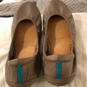 Size 7 Taupe Tieks
